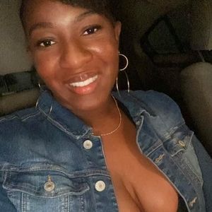 Meet your Posher, Dominique